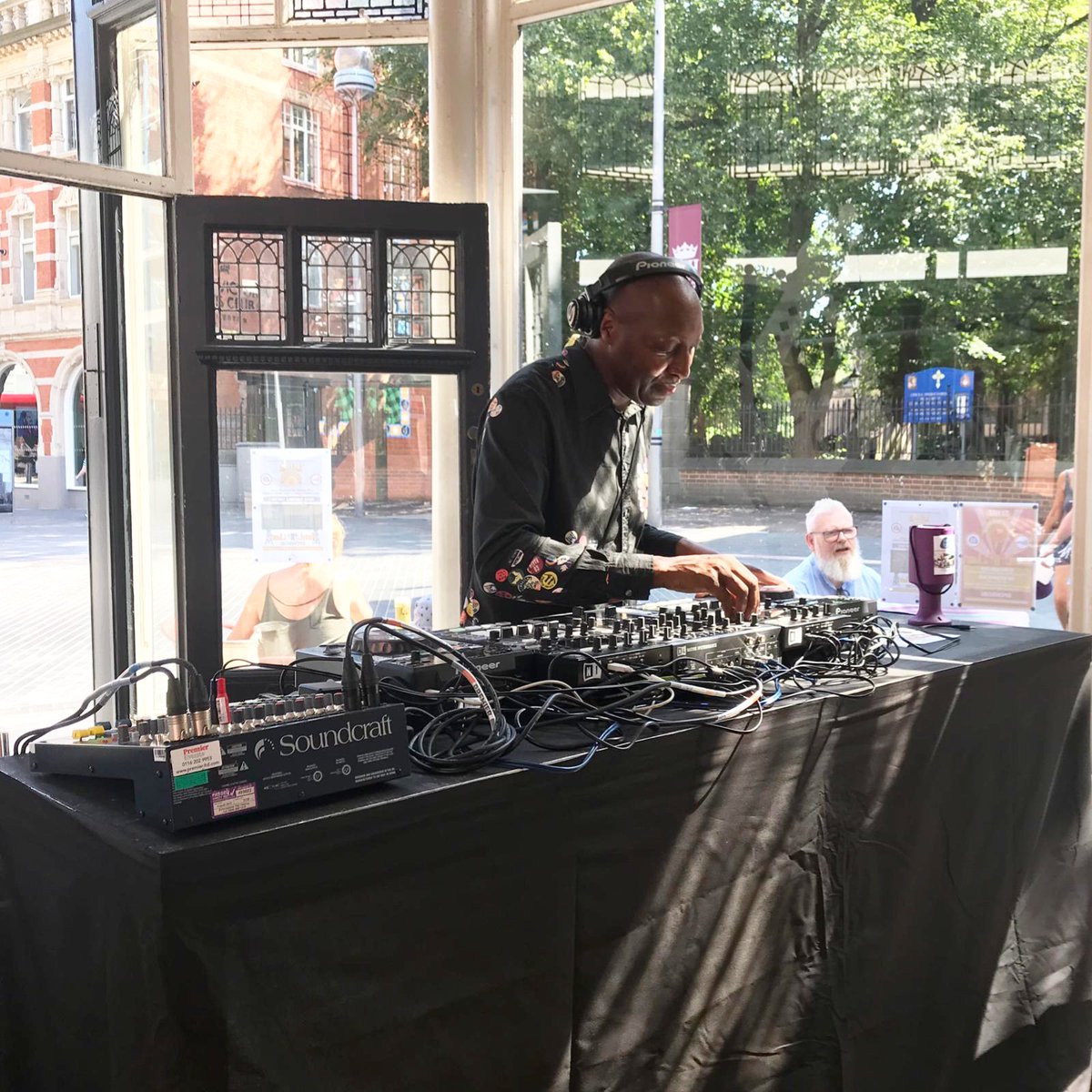 exchangeleics's tweet photo. Join us for 24hrs Party People hosted by DJ Fitz, raising money for @softtoucharts and @Bigdiffco from noon until noon ๐๐ป
#raisingmoneyforcharity #djfitz #softtoucharts #bankholiday #exchangebarleicester #culturalquarterleicester https://t.co/HtlArp5zCk