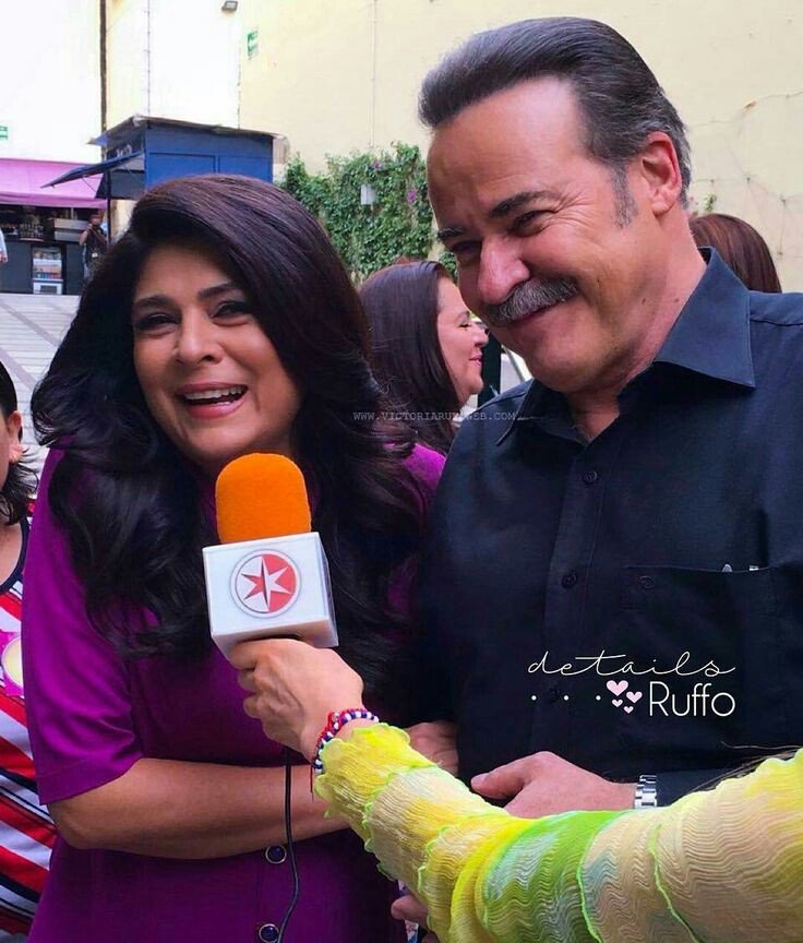 CubanasTekilaz's tweet photo. Momentos como estos alegran los corazoncitos de miles de chicas💖💖💖
Gracias @victoriaruffo31 y #CésarÉvora por ser tan especiales,por sus sonrisas,abrazos y besos que nos encantan tanto😍😍
Gracias Dios por permitirnos apreciar tanto talento🙏🙏🙏
#UnCésarParaMaura
💏💏💏💏💑💑 https://t.co/ZWaeR68jQL