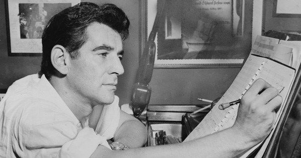 Leonard Bernstein – one of humanity's great creative and moral geniuses, born 101 years ago today – on cynicism, the trap of instant gratification, and paying attention as a countercultural act of courage and resistance brainpickings.org/2016/10/03/din…