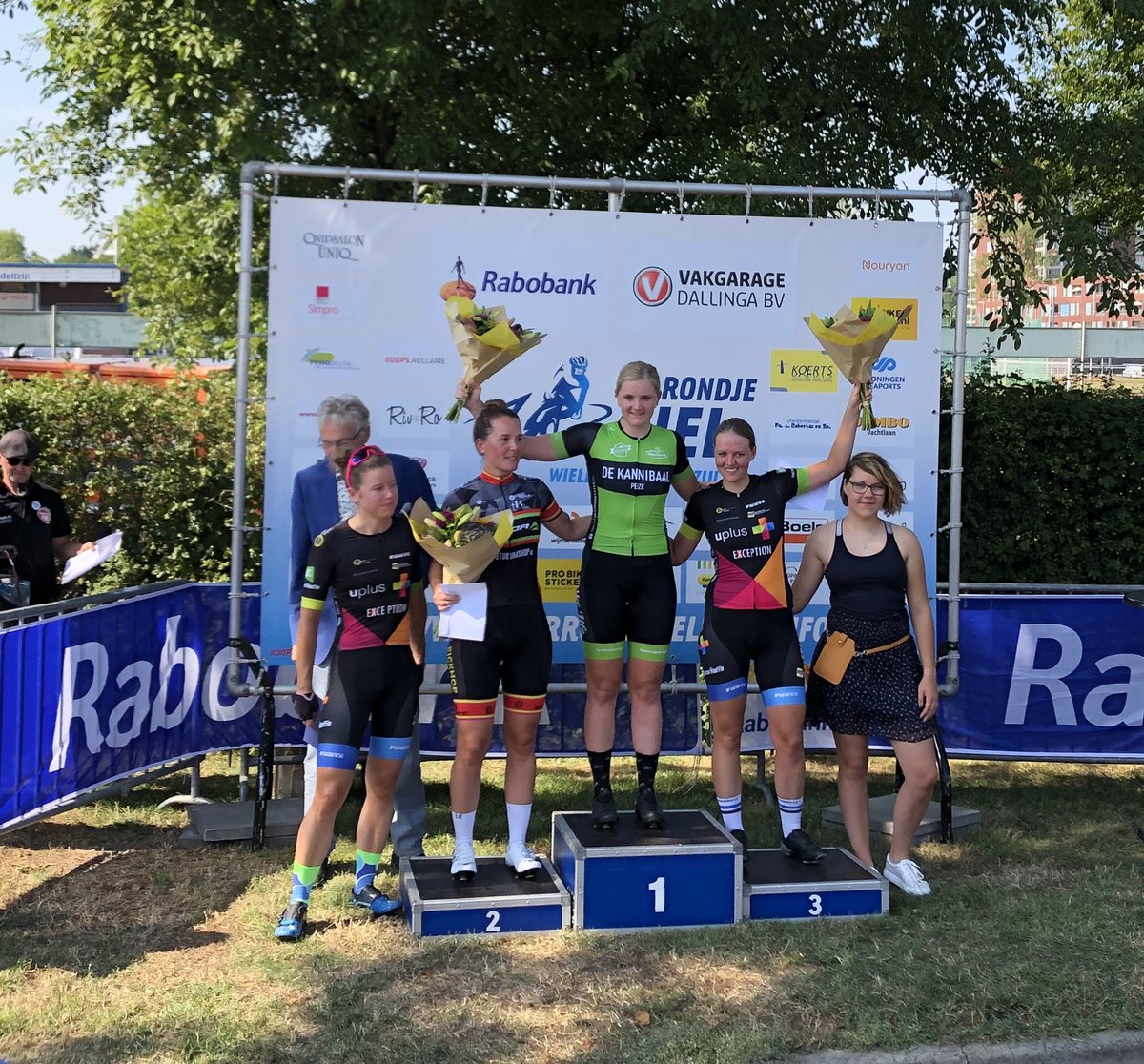 De kopgroep! Goed gereden dames! <a href="/NWVGuplus/">NWVG-uplus</a> <a href="/artvdeadelaar/">AR & TV de Adelaar</a> <a href="/RmdHGroningen/">WV Kannibaal dames</a>