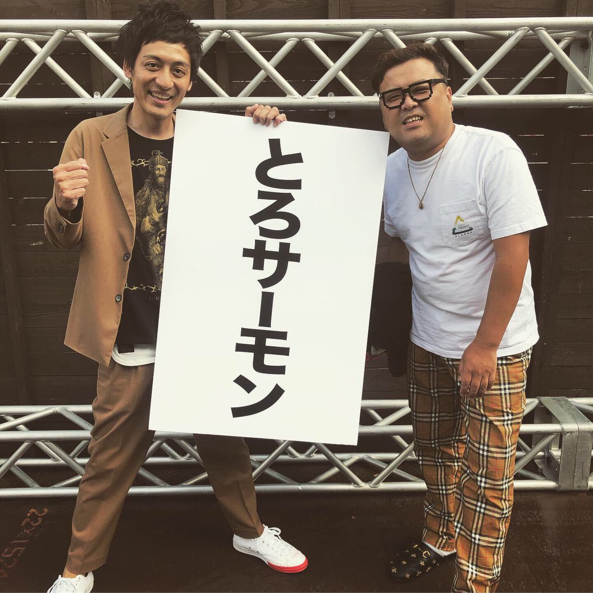 nishiumeda1's tweet photo. 本日をもちまして、よしもと西梅田劇場は閉館致しました。ラスト公演は完売御礼❗️✨ご来場ありがとうございました😭✨そしてテンダラーさんは最多出演となる395回のお出番となりました🏅🎉本日までたくさんのお客さまに笑いを届けてくださり本当にありがとうございました😭✨
#西梅田劇場スタッフ一同 https://t.co/KOz60Al41o
