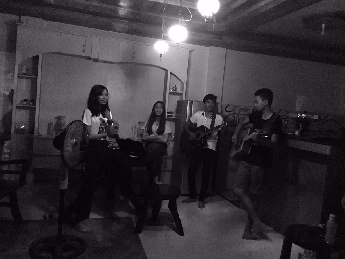 xieguarin's tweet photo. Loving God, thank you for these bright and young creative missionaries! 💙 Indeed, Bukidnon is blessed to have these souls to be your servants. ☺️🤙🏼
#creativemissionaries #ycombukidnon #thankyouJesus #BurakBukidmon https://t.co/NcYcWSgJes