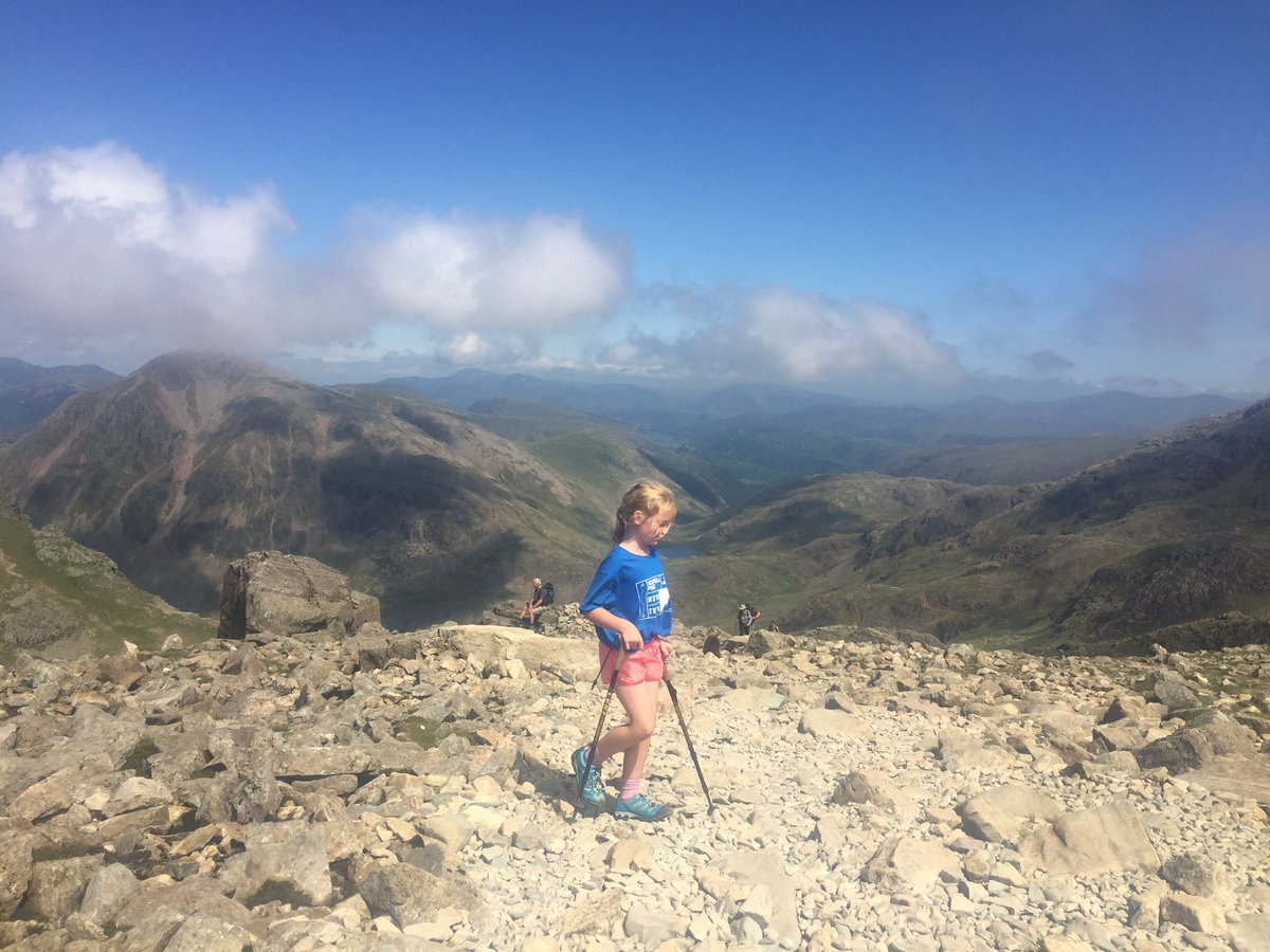 QueenRecycling's tweet photo. #ultimatefamilyjob @clubmeduk #scafellpike2019 https://t.co/GbdFcVaqK6