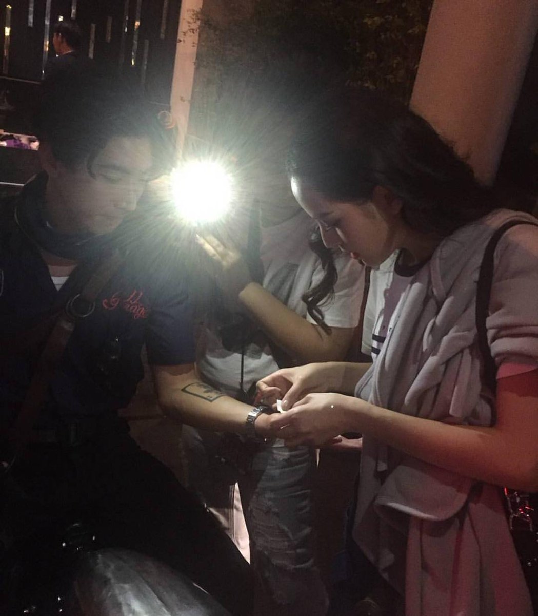 Illuminator6666's tweet photo. จุดกำเนิดพลาสเตอร์อภิมหากาวใจติดทนนานเลเวล 99 ติดมือแป๊บเดียวหลุดแต่ติดมอไซมาได้ 2 ปีกว่าซะงั้น 5555 🤣 #โน่ณิ https://t.co/X2XLjlceoe