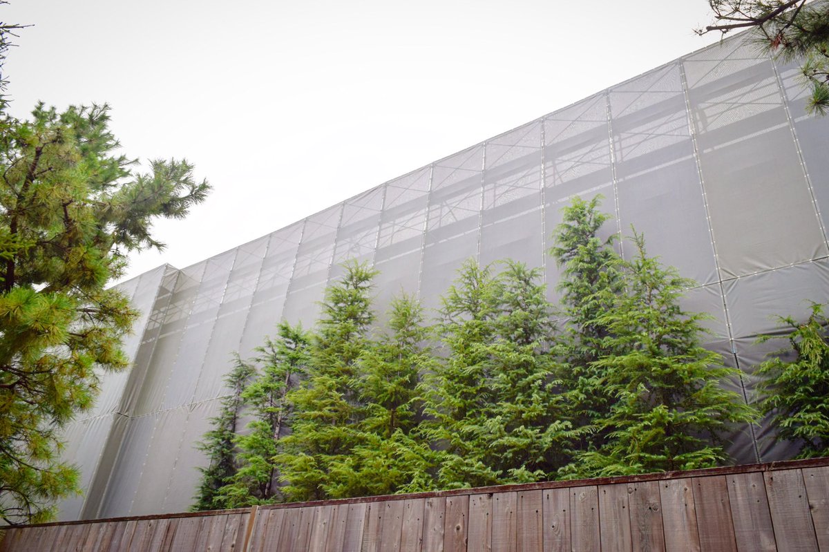 Usj情報局 L C A Studios En Twitter スヌーピー スタジオの壁で何やら工事がされていました 以前はオリーブグリーンに塗られていましたが もしかしたらアメリカのように 森の書割り を描くのかも Usj ハリーポッター