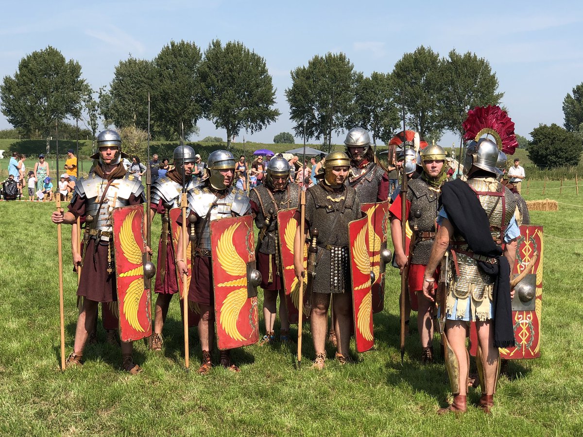 RoyGeers's tweet photo. #Interactief en spelend leren over een echte #Romeinse Tempel in Empel. Met een #VRbril loop je in de tempel, #Romeinen en #Bataven laten hun vechtkunsten zien. #Historie van 2000 jaar geleden beleef je vandaag tot 17.00uur in #Empel. #TempelvanEmpel https://t.co/ep3sNpb3si