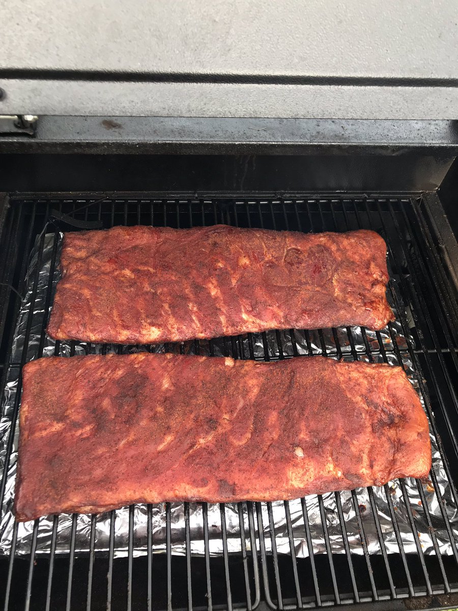 KybbqSpice's tweet photo. 2 hours in
#bbq #bbqrub #smokedribs #smokedmeat #brisket #brisketmafia #pelletgrill #pelletsmoker #meatsweats #pitmaster #porkbutt #porkbelly #porkshoulder #offsetsmoker #sundayfunday #louisville #kentucky https://t.co/nejS0XKDPz