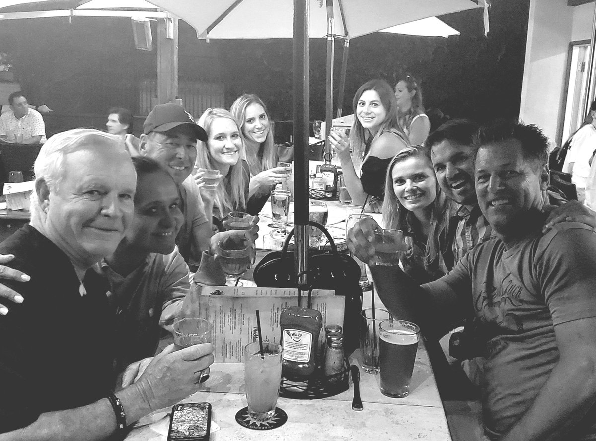 ⋰★⋰𖣥⋰★⋰ Hennessey's Fam #SanJuanCapistrano 🥂✨ #Hennesseys #HennesseysTavern ◽️⋆⛱️⋆◽️ ✰⋆†☘️∷ #IrishForAll #visitcalifornia #OrangeCounty || 📸 @laurenshiebler 🤗
