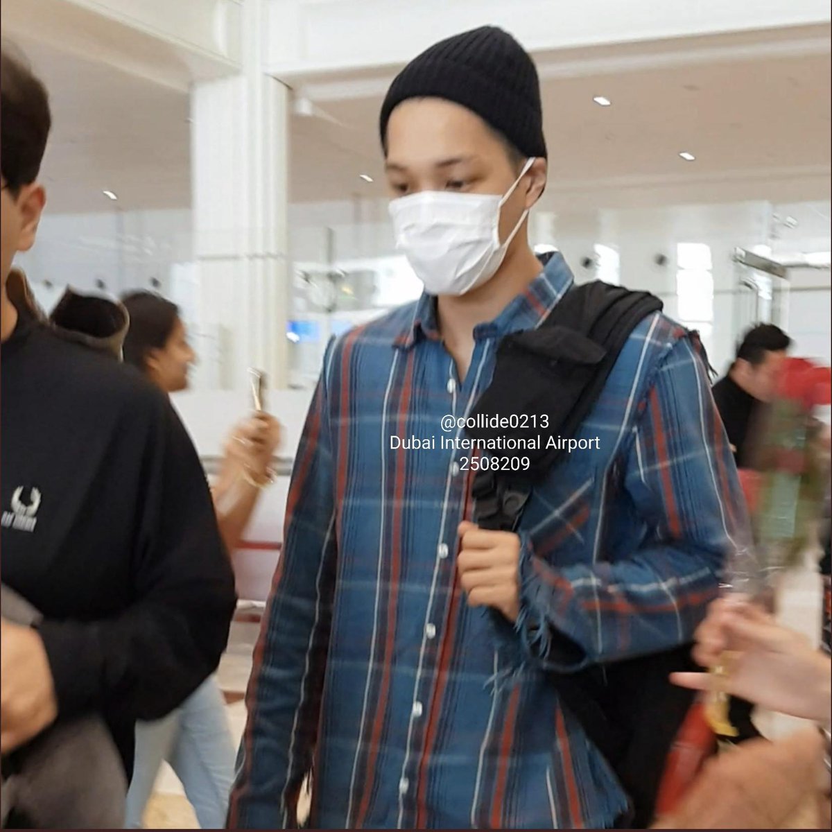 lovindubai's tweet photo. OMG! EXO fans freaked out after spotting several band members at Dubai's airport today. Kai and Baekhyun were seen after having just arrived from Manila #EXO😍😲 https://t.co/Y0G57wozqm