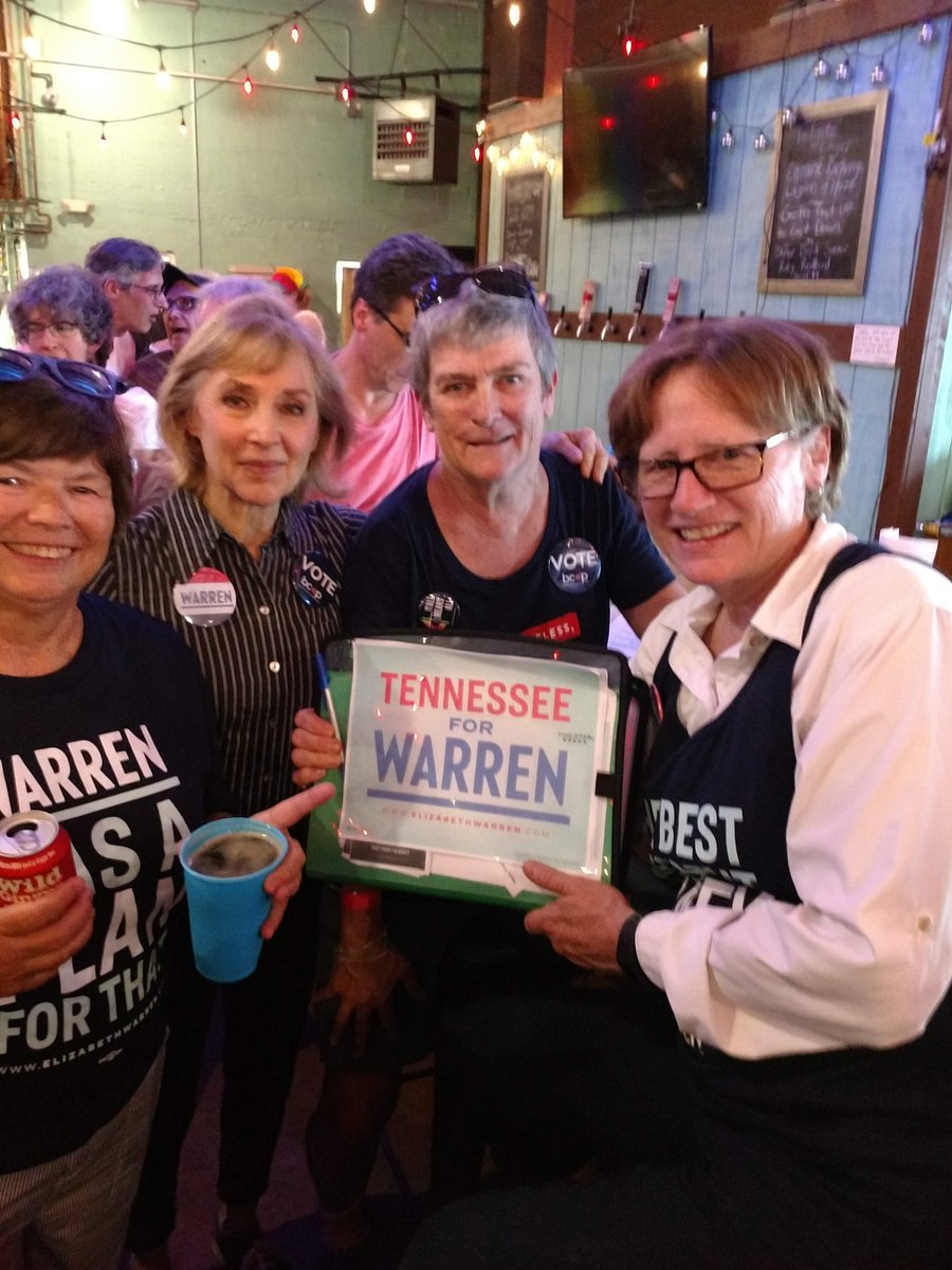 BCTNforWarren's tweet photo. @BCTNforWarren community canvas at the Blount Pride event yesterday @eWarren #WinWithWarren #TeamWarren #Warren2020 #WarrenWeekendofAction https://t.co/Gpqcvn6Vrq