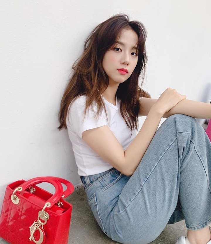 saahttp1's tweet photo. #blackpink #BTS #JISOO #vsoo #jichuu #LISA #ROSE #JENNIE #JENLISA #lisoo #jensoo #chaesoo #BLINK #BLINKS #BLACKPINKatANationJPN #BLACKPINKatSummerSonic2019 #blackpinkfanart #jisooxdior #JISOOwithDIOR #jisooblackpink 
Jisoo new post on insta 💙 https://t.co/fUwPwKIQav