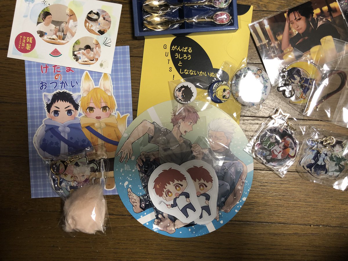 IPBGyfLCdQJAc31's tweet photo. 全部映らないけど結構買っちゃった、やっぱインテは金が飛びますね( ・∇・)でも全部面白そう！まだ途中までしか読めてないけど(^_^;) https://t.co/JUKNnUJgKR