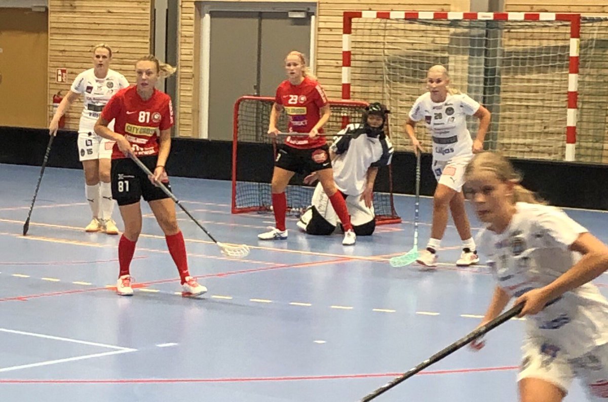 StorvretaIBK's tweet photo. Seger 6-4 för @storvretadam mot @FBCKalmarsund 🔥🦅
#viärvreta #allsvenskan #innebandy https://t.co/2IsojWc9UU
