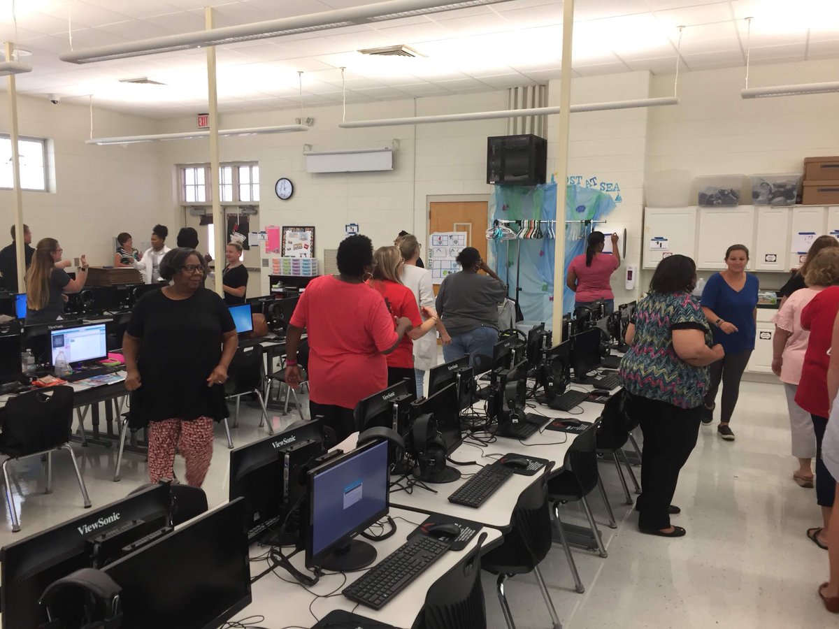 MelissaCAdkins's tweet photo. These @BiloxiSchools Educators are ready and excited to bring #ComputerScience to their Ss. Thank you, Sandra Higgins, for the opp to share @TeachCode and thanks @ToddBoucher for being such a great host. #CSforAll #CSforMS #CS4MS https://t.co/adHZkdPcBa