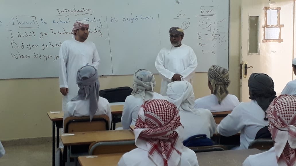 edugovbur7101's tweet photo. زيارة رئيس مجلس الآباء لمدرسة عزان بن قيس لتوعية الطلاب بأهمية العلم والتعلم ووضع خطط المذاكرة منذ بداي�� العام https://t.co/pHVrAjpLJy