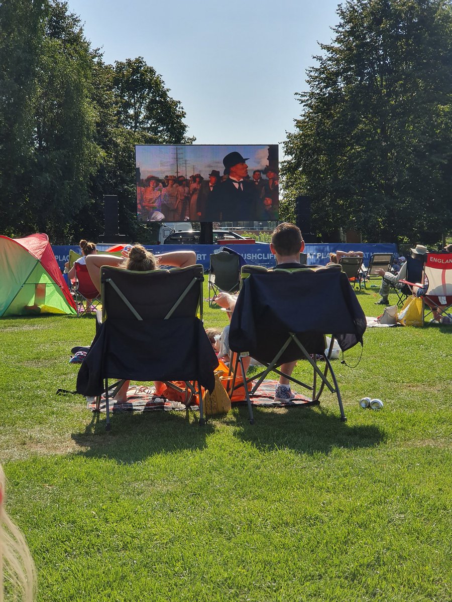EventEquipHire's tweet photo. Glorious Sunshine on a Bank Holiday weekend.. with a perfectly visible screen! 

#OutdoorCinema
#LedScreenHire
#18sqmScreen https://t.co/oE0qqgfTS4