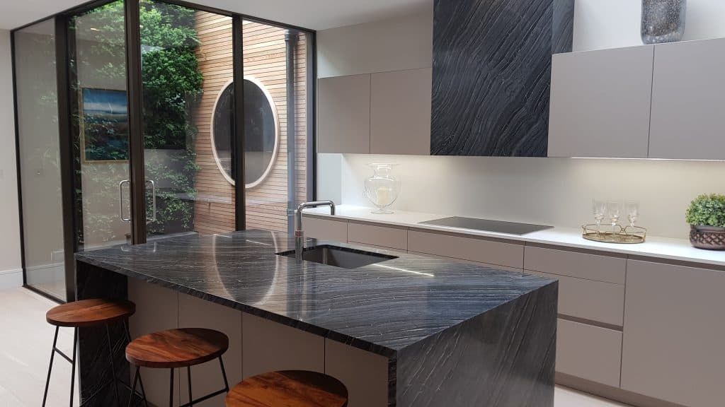 intervari's tweet image. This is a recent kitchen project we have completed. What do you think? Love it? Discover more about our kitchen designs and get in touch at:  buff.ly/2QJy3zH