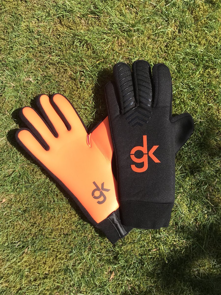 GDGoalkeeping's tweet photo. Our new Phoenix GDGK goalkeeper gloves are a lightweight strapless range ready for any weather condition. Get yours today. Check our website link in bio or DM me.
#gdgk #phoenix #gkglove #strapless #grip #shotstopping #training #matchday #development #allweather #adult https://t.co/z60jmK1W8Z