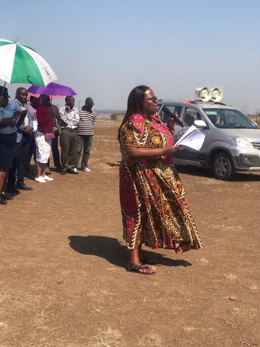 Cetshwayo_dm's tweet photo. District Mayor Mayor Nonhle Mkhulisi and her team from the district as well as Umfolozi Municipality addressed the communities of Shwashweni and Cinci on water concerns today. #StirringTheWindsOfChange https://t.co/XSEiEfKmsQ