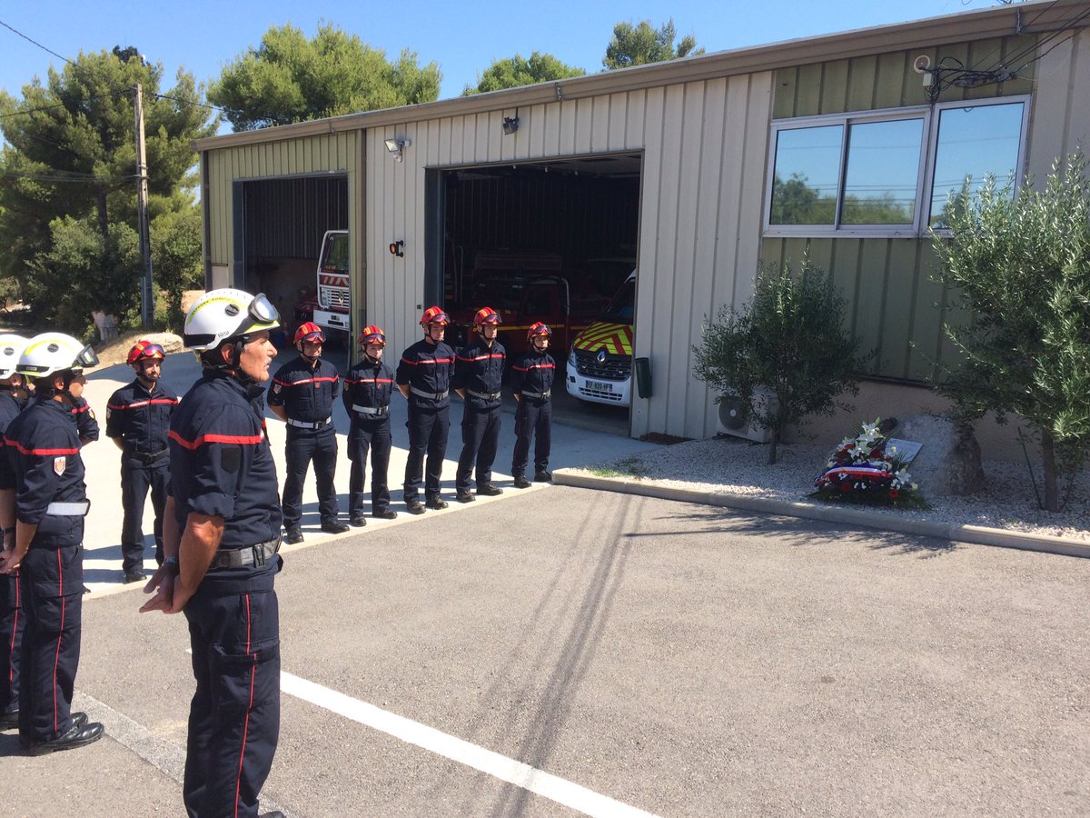 pompiersMimet's tweet photo. Ce matin les @Pompiers_13 ont rendu un hommage à Philippe NOCLERCQ, SPV à Aubagne, décédé en service commandé le 25 Août 1986 🇫🇷
A Mimet, le centre de secours actuel porte son nom depuis son inauguration en 1987. Chaque année un dépôt de gerbe est effectué en sa mémoire. @udsp13 https://t.co/eAv4sQiBU7