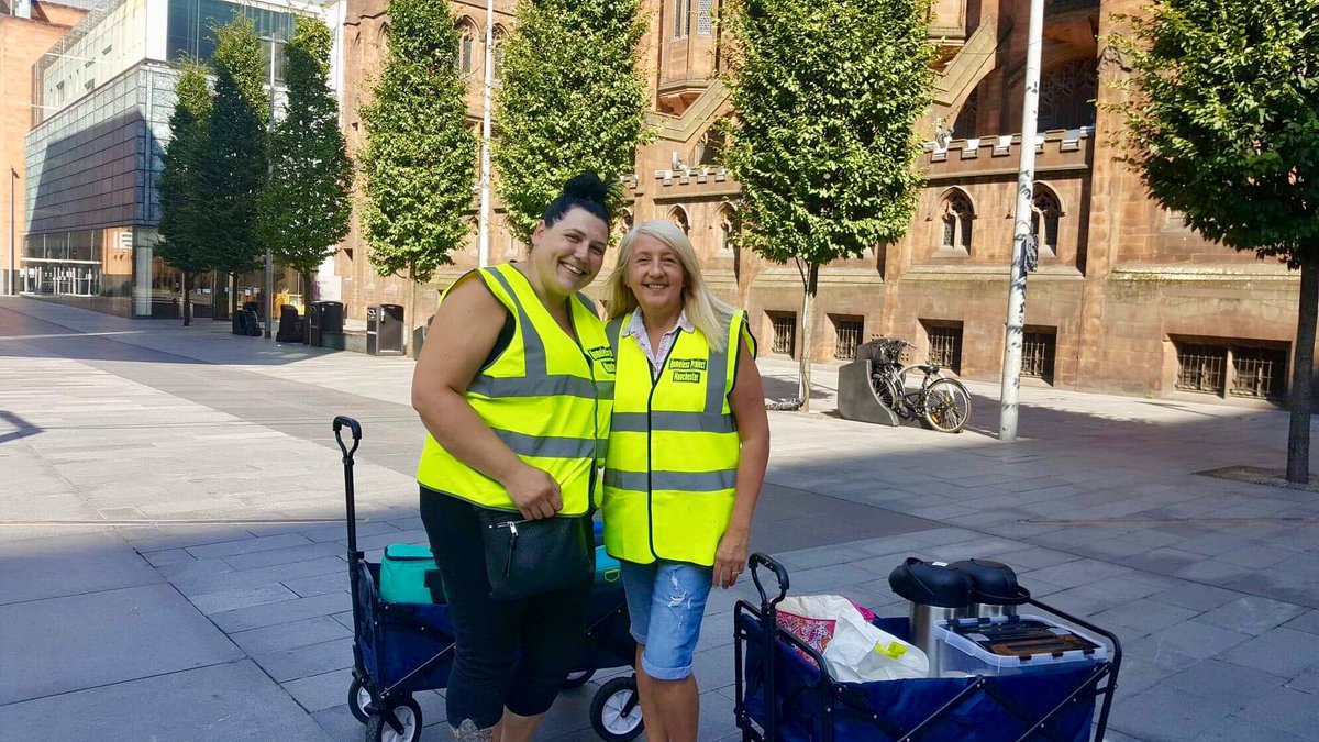 HPManchester's tweet image. Girl Power today 💪 Two of us walked around #Manchester helping @50 people.. gave out hot sausage muffins, sandwiches, toiletries,cold ribenas ,brews,treatbags and lots of lovely chats along the way ... also saw lots of street pets today 🐾 to help with food 🐶 #helpingothers