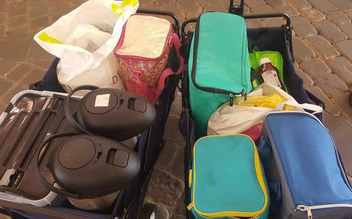 HPManchester's tweet image. Girl Power today 💪 Two of us walked around #Manchester helping @50 people.. gave out hot sausage muffins, sandwiches, toiletries,cold ribenas ,brews,treatbags and lots of lovely chats along the way ... also saw lots of street pets today 🐾 to help with food 🐶 #helpingothers