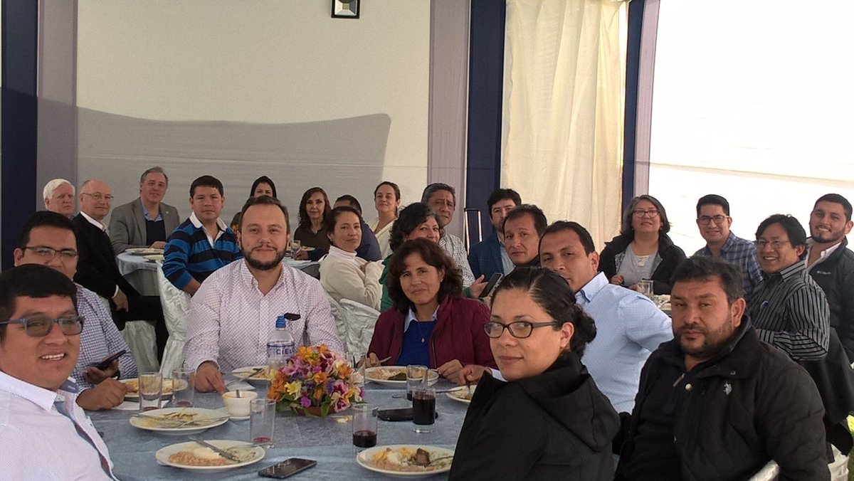 mrsanidadanimal's tweet photo. El último viernes 23/8 fui invitado a participar como disertante en la formación en Sanidad Aviar de la @uni_lu en colaboración con #OIE y la Facultad de #Veterinaria de la @UNMSM_ de Lima #Peru, representando al #CEBASEV del @SenasaAR, Centro Colaborador de la @OIEAnimalHealth. https://t.co/ExX75q7nkx
