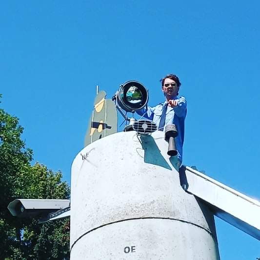 PARTEI_DD's tweet photo. DRESDNER WAHLVOLK - Begutachten Sie bereits heute den Ministerpräsidenten @DER_Kandidat von morgen und den SPARLIGHT EXPRESS!
17 Uhr, Wildsmile-Stage (Rudolf-Leonhard-Str. 54) auf dem #Hechtfest !
#ltwsn19 #diePARTEI #dresden #dd2508 #Sachsenwahl https://t.co/c6Zer4OiZN