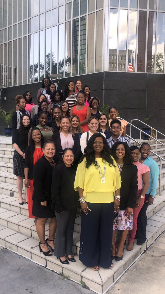 CarlaGonzalez12's tweet photo. A little recap of last weekโs Women Who Influence Class ๐ฎ๐ปโโ๏ธ๐ฎ๐พโโ๏ธ. I definitely learned that I am a Women of Strength #Editingmycircle #TrueFriendsOnly https://t.co/a5RyfZ51fZ