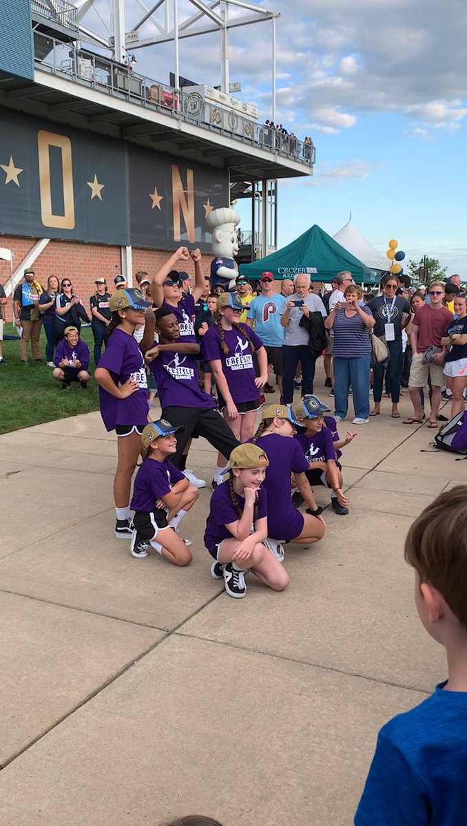 FreestyleDAPA's tweet photo. @PhilaUnion x @FreestyleDAPA 🐍🎶⚽️💜 #thisisphilly #doop https://t.co/EEbLxDPOm2