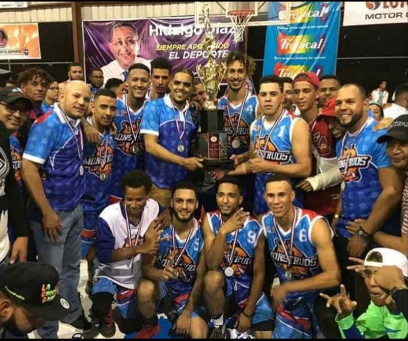 Muchas felicidades al equipo de #LosMonstruos quienes obtuvieron la victoria en el Torneo Superior de Baloncesto Constanza 2019 👏👏👏🏀🏀
.
.
#SiempreApoyandoElDeporte #HidalgoDíazDiputado