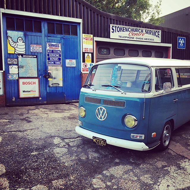 aircooled_life's tweet photo. Local garage in Stockenchurch was a get spot for a few photos of the bus #baywindowmafia #aircooled #aircooledlife @aircooled.life https://t.co/gRjNrPlMHI https://t.co/Hqv41EJwRX