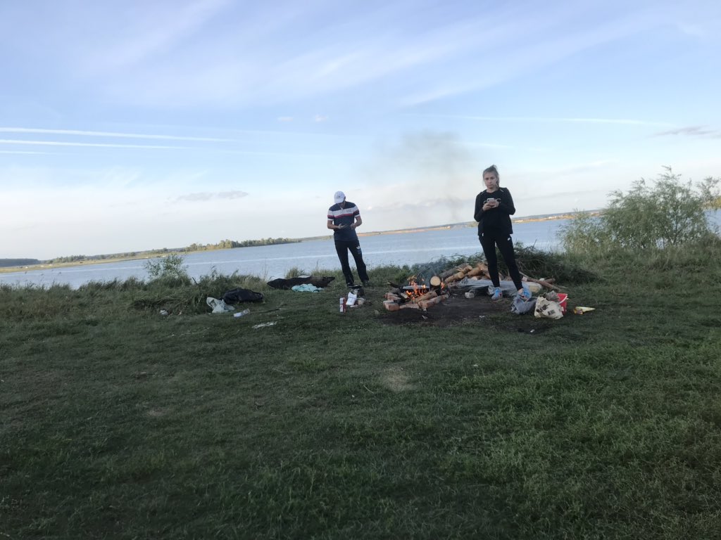 Simka_23's tweet photo. Какой же это кайф
Речка, костёр, палатки, звезды, едааа, пивко, близкие рядом - романтика!
Какие клубы, вот настоящий отдых https://t.co/bHHa1u9zNb