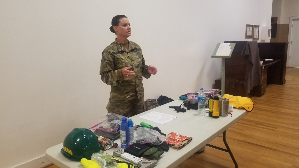 SCSGMOPS's tweet photo. CSM Ken Cabe and the cadre at the Francis Marion Reception Company held classes throughout the weekend for new recruits with instruction on basic #SCStateGuard operations, drill, rank structure, and putting together a "Go Bag" for deployments. #TrainedAndReady #SCSG https://t.co/znsxTZET87