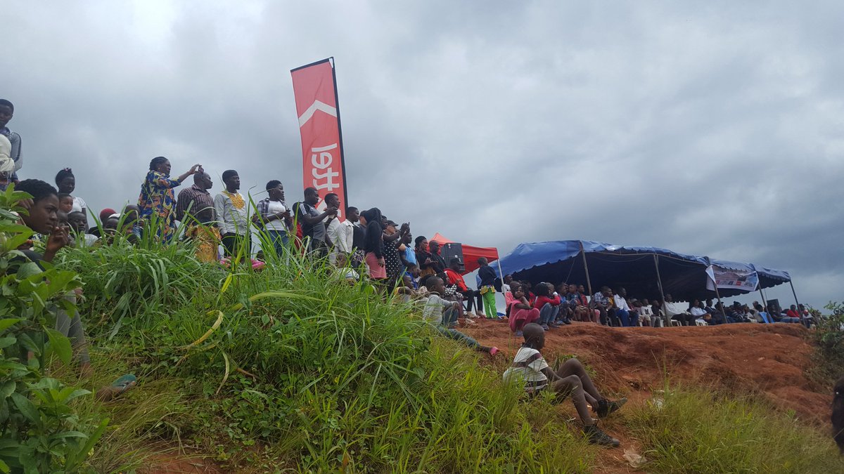 AmputeeTeam's tweet photo. The population is out to give us their support! Thank you Bamenda, thank you world. We wish us healing https://t.co/DNnxZ1Be2r