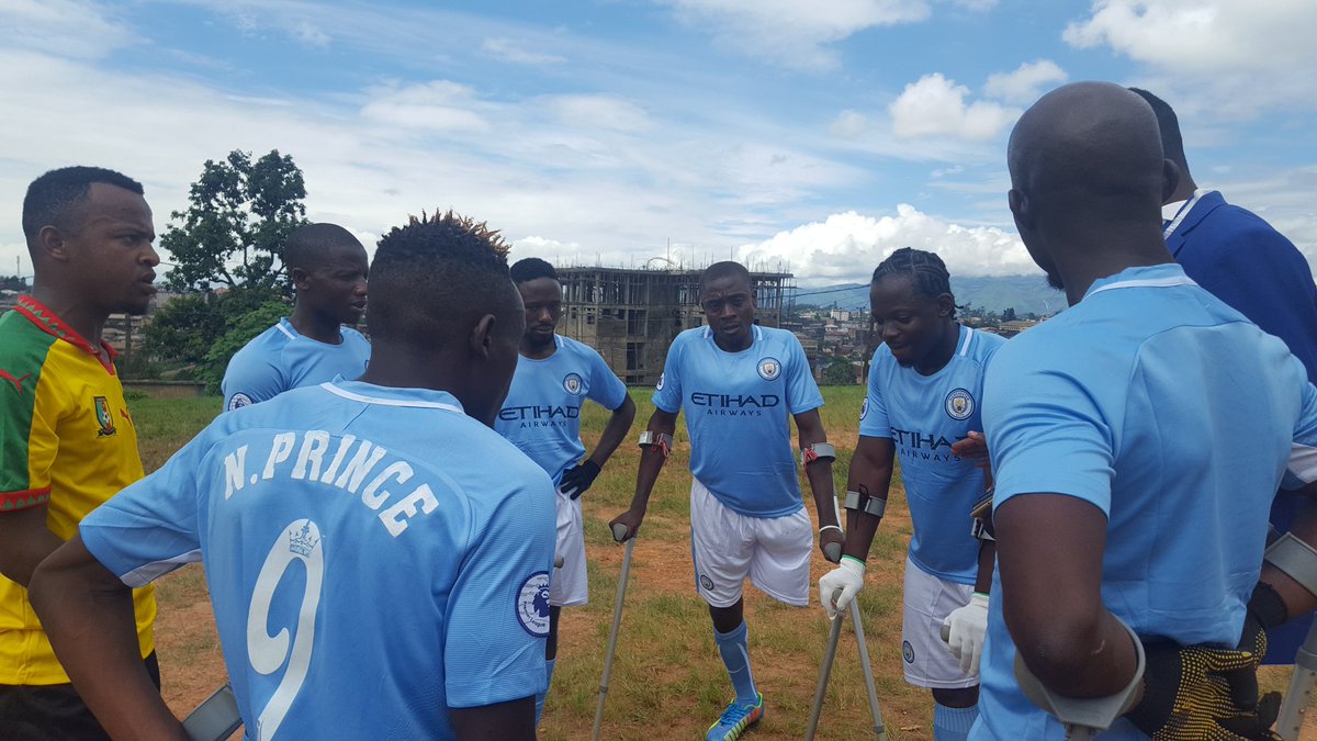 AmputeeTeam's tweet photo. The population is out to give us their support! Thank you Bamenda, thank you world. We wish us healing https://t.co/DNnxZ1Be2r