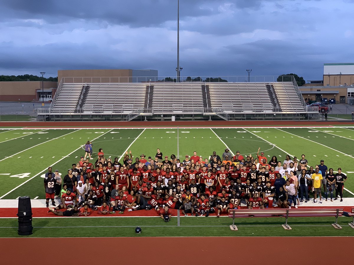 WHtsFootball's tweet photo. The 2nd annual Falcon Family Night was a huge success. Thank you to all the parents, family, and friends who were able to make it out. It meant a lot to the players.  #WPSProud #HollywoodHeights #Family #ItTakesAVillage https://t.co/pTPmMMB0e9