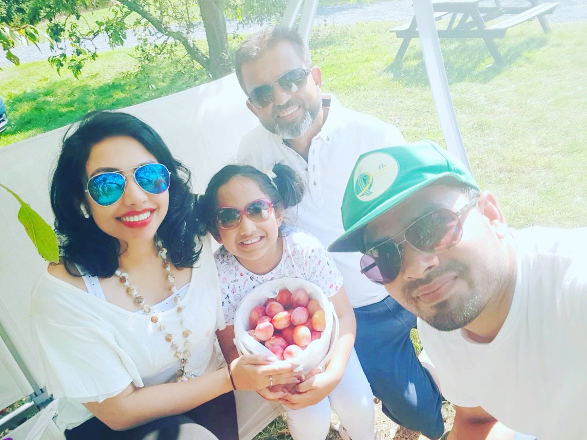 LadySubrina's tweet photo. Plump Picking Time ❤️❤️❤️❤️ #fruit #firstfruitsfarm #fruitfarm #fruitfarm #fruitsbasket #fruitfarmer #fruitpicking #family #familyfun #familyfruitpicking https://t.co/BVtmGJdRBu