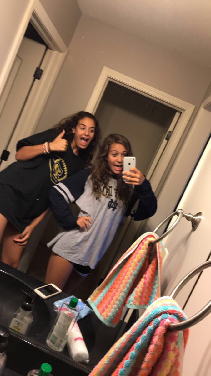 AKujawski_'s tweet photo. HAPPY BDAY GF!! love you thanks for the mems😘😘 @bellab_18 https://t.co/ycmhEO9v45