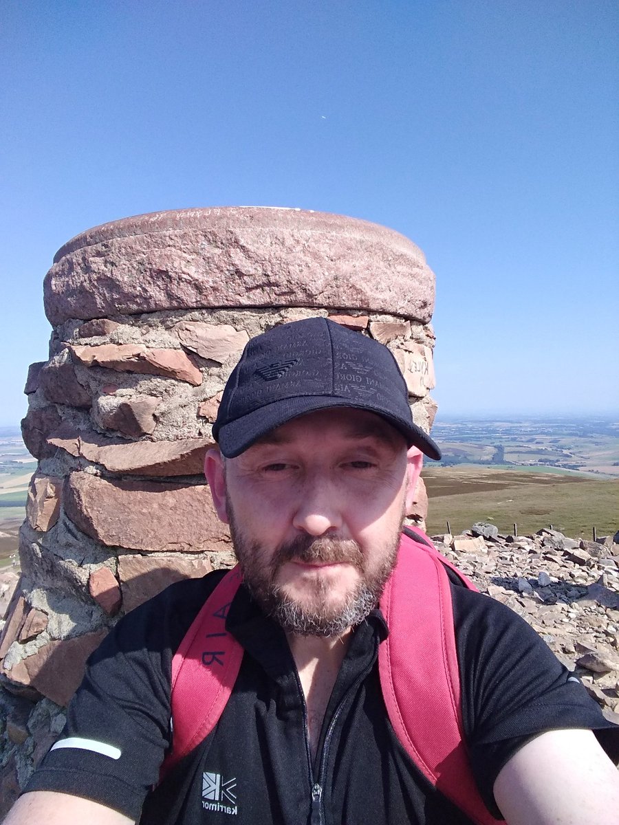 De_la_Mac's tweet photo. Thought I would do Tinto hill in prep for Ben Lomond. Don't know how am gonna get down 😂 https://t.co/zM1IYNV0qw