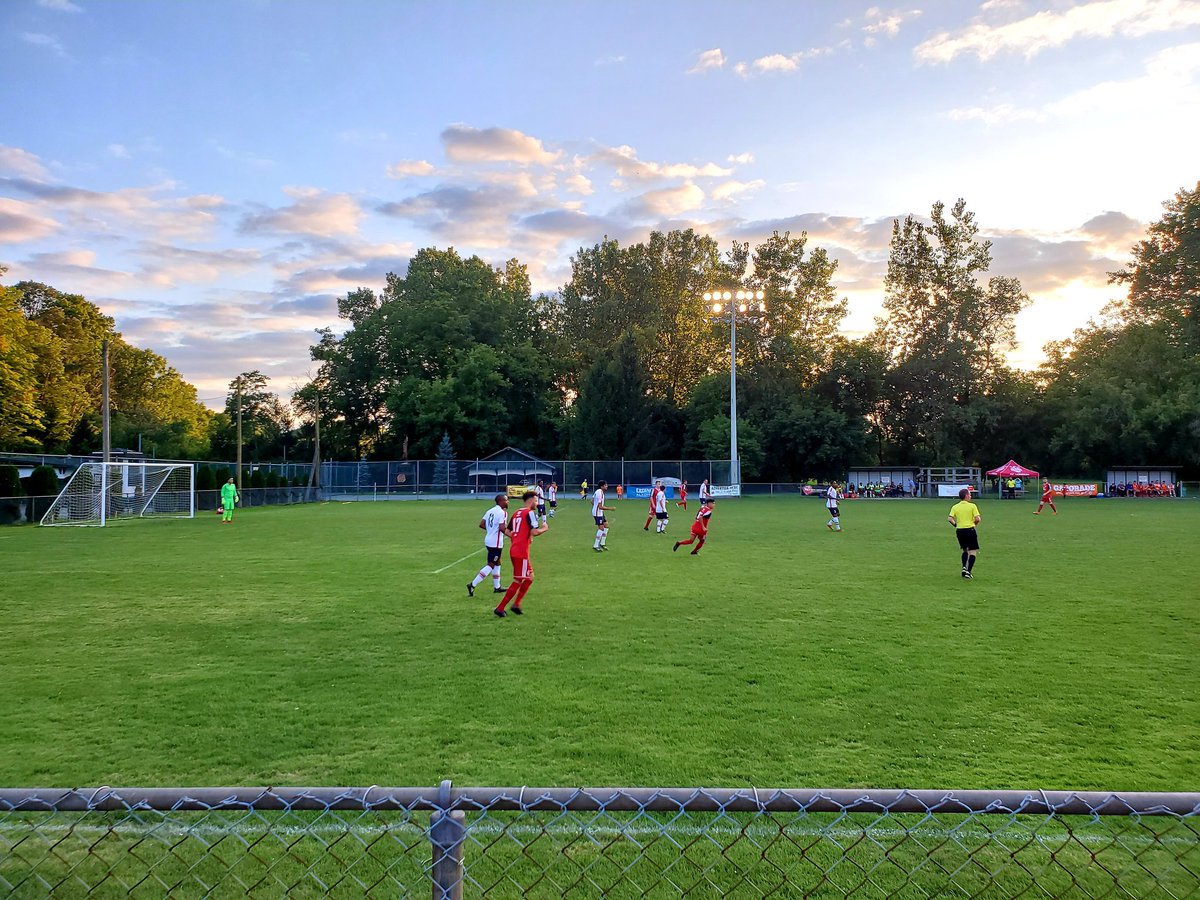 michaelwpowers's tweet photo. Great night with #soccer friends, and great win for @FCLondon men's team! Plus the boys got their first ride in a doorless/roofless Jeep I had for the night, and they loved it. #LdnOnt #JeepLife #DontFallOut #TooMuchFun  @GCCLdn @LSCroatia https://t.co/RDoGxoTI72