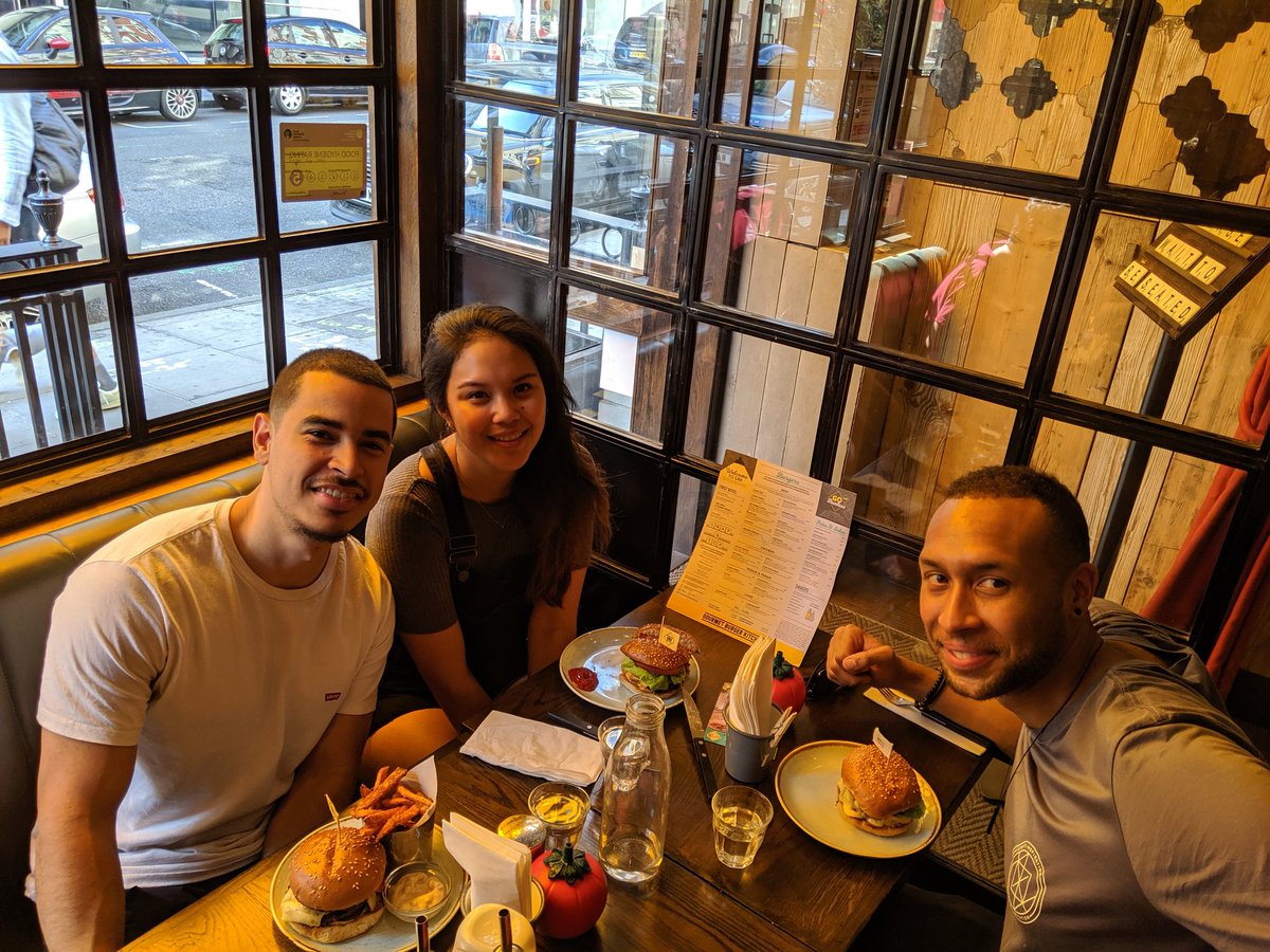 DonnyCartel's tweet photo. Remember to always have time for your real ones outside of streaming/gaming and content creation. GBK burger was FAT and I loved it !! #SocialGamer https://t.co/stMd5lOd85