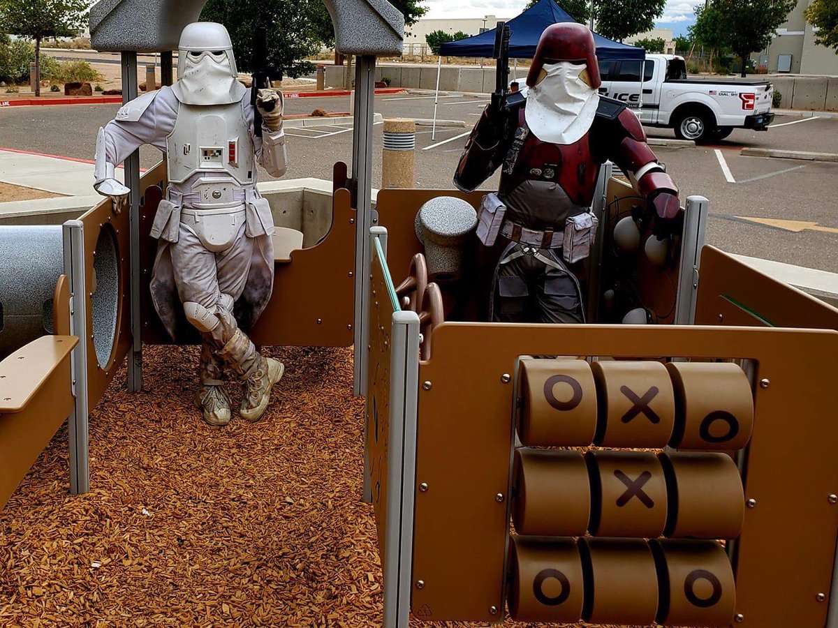 It’s all work and no play again for TS-93487 and GM-20505 of the <a href="/501stDRG/">Dewback Ridge</a> at the UNM Back-to-school Shot Clinic event. 

#501stLegion #BlizzardForce #StayFrosty