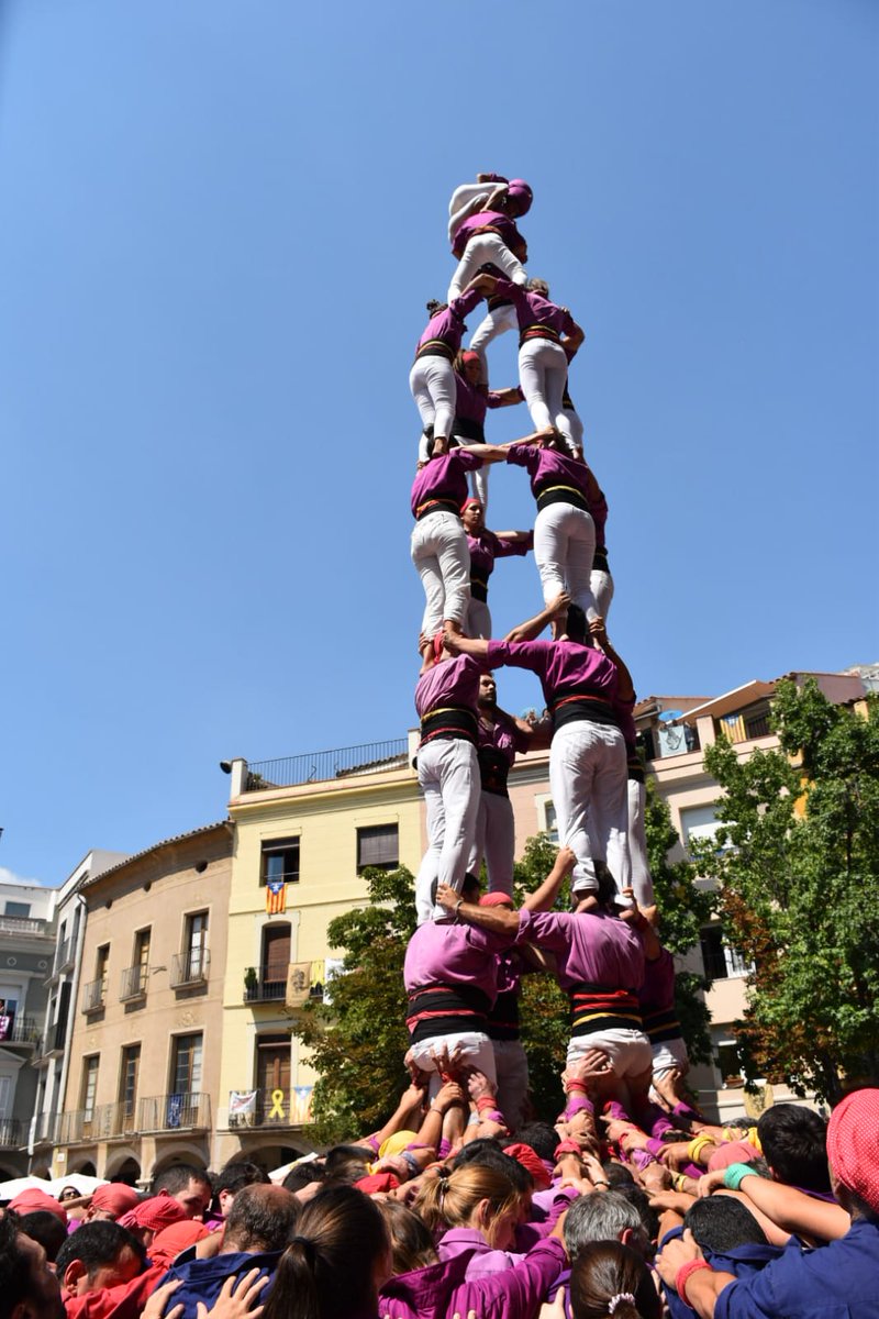 El què pot semblar "una Tripleta més" és avui molt més que una Tripleta.Valorem d'on venim,com costa fer castells i aixecar-nos d'una caiguda.
Avui hem fet grans castells i ben fets.I el millor de tot són els assajos, la il•lusió i ambició pel què vindrà. 

Seguim <a href="/moixiganguers/">Moixiganguers d'Igd</a>