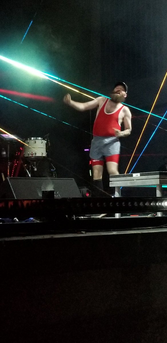 ArlenePaiser's tweet photo. This may be the Pep Talks tour but there is still some room for that good ole Hippie Dance. Go Nate!!
@TRONzuercher
#natezuercher
@judahandthelion
#frickit
#imok
#dontmesswithmyFAMILY https://t.co/bNHkmghFjz