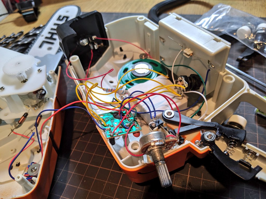 世紀マ3 シンセ担当 今週末は 銃やチェーンソーなど物騒なもので遊んでました サーキットベンディング