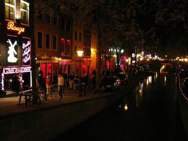 artcgreen's tweet photo. Imagine going to University at Hawlow and traveling ๐งณ every chance you got. I did! #HarlowMemory My gateway to Europe-I am one of 4500 students. https://t.co/M8BZoeGZtS