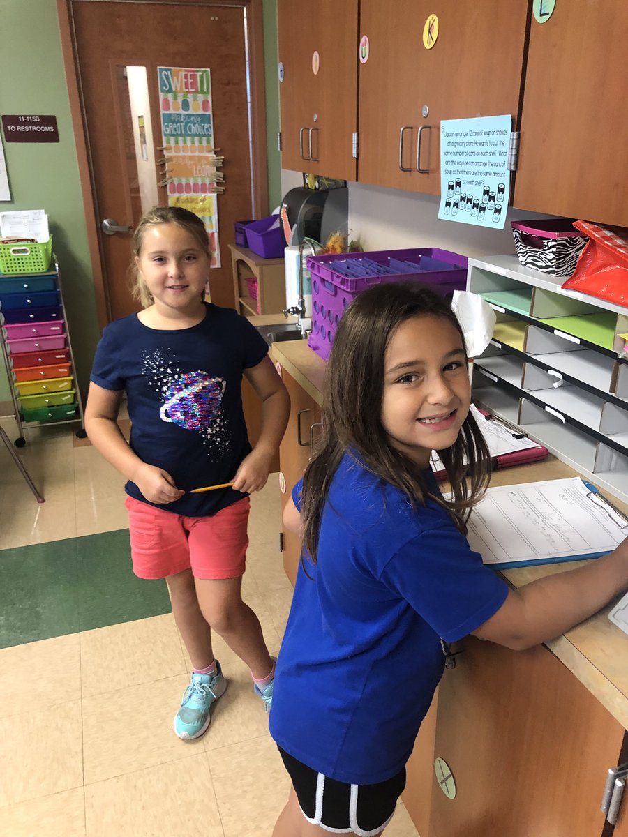 JaciKilgore's tweet photo. Diving into a gallery walk! #iTeach3rd @Banyancreek1 https://t.co/cLe3kMcCTQ