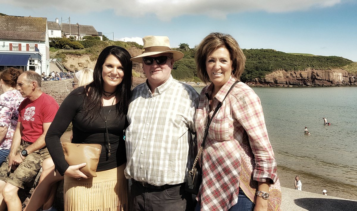 .@lizmoriondo and her Mum Rita soaking up the amazing #DunmoreEastBluegrassFestival atmosphere! 🌞