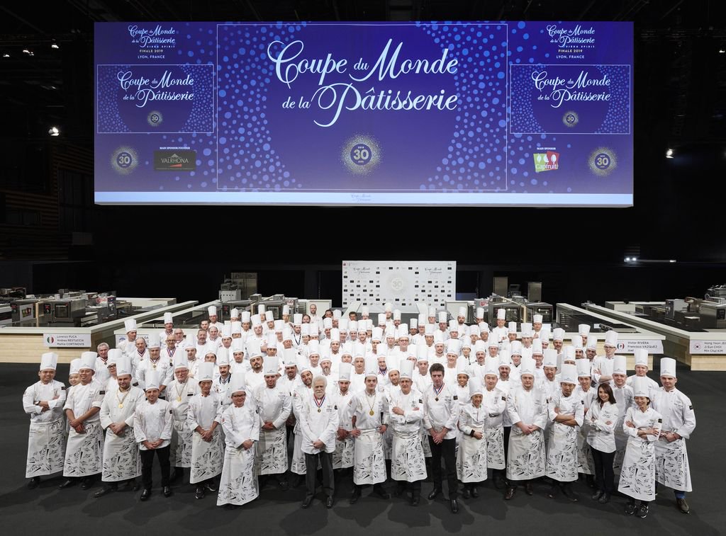 PastryTeamUK's tweet photo. The class of 2019
The search for 2021 has begun...
#TeamUK 🇬🇧 @CMP_Lyon #CMP2019⠀⠀⠀
⠀
#pastrychef #pastry #pastrycheflife #TeamUKPastryWorldCup #TeamUKPastryChefs #TeamUKSugar #ChocolateSculpture #SugarSculpture #IceSculpture #pastryelite 
Photograph by @jbouvier_studio https://t.co/41DIik4Kwm